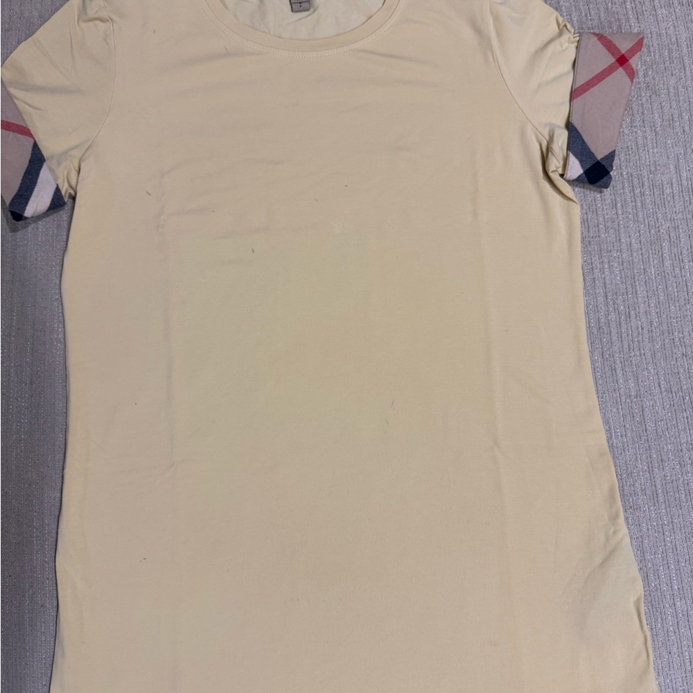Women’s Burberry short sleeve tee shirt with checkered cuff sleeves size Small